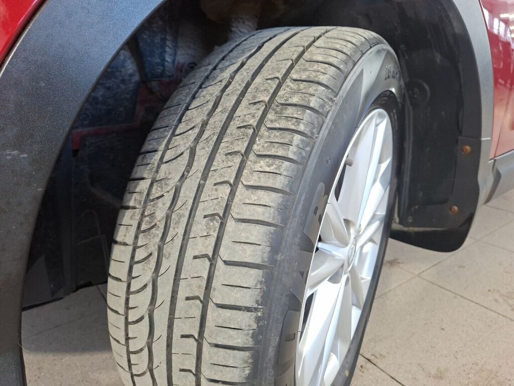 Nissan Qashqai 2014 Punainen