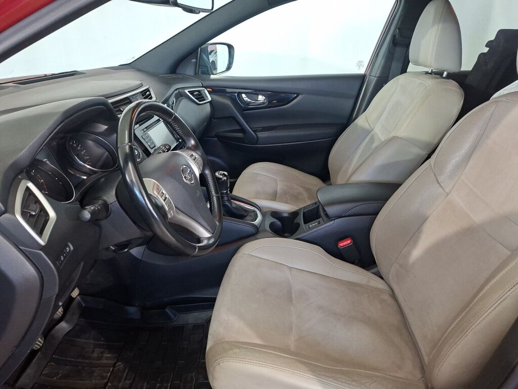 Nissan Qashqai 2014 Punainen