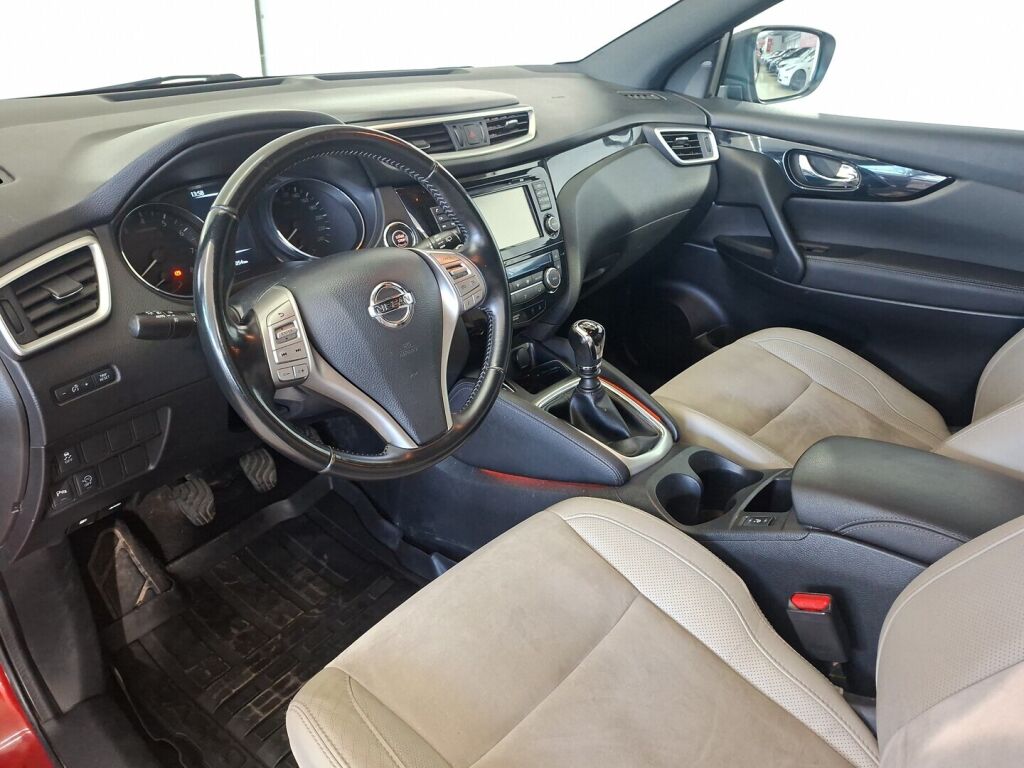 Nissan Qashqai 2014 Punainen