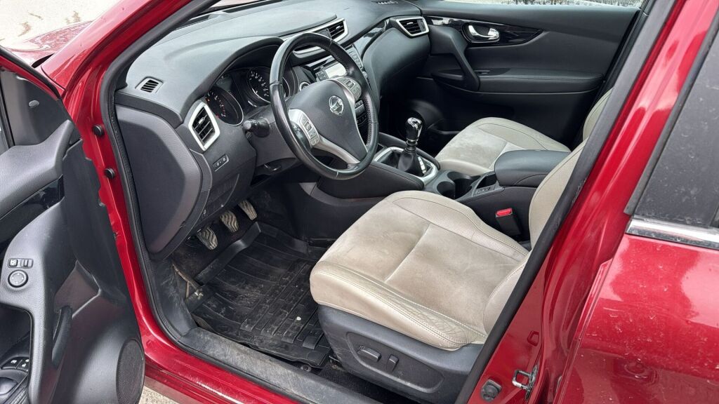 Nissan Qashqai 2014 Punainen