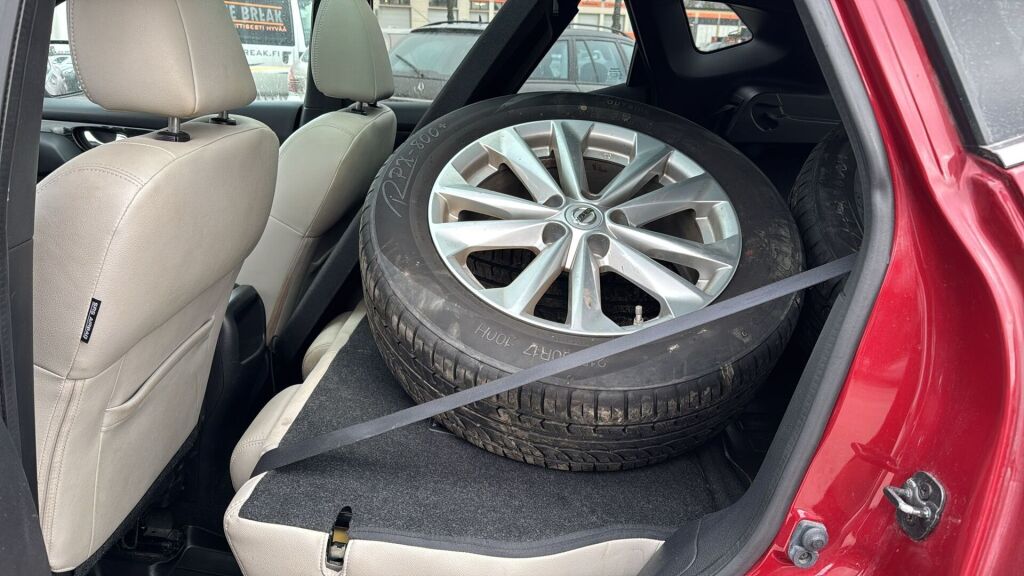 Nissan Qashqai 2014 Punainen