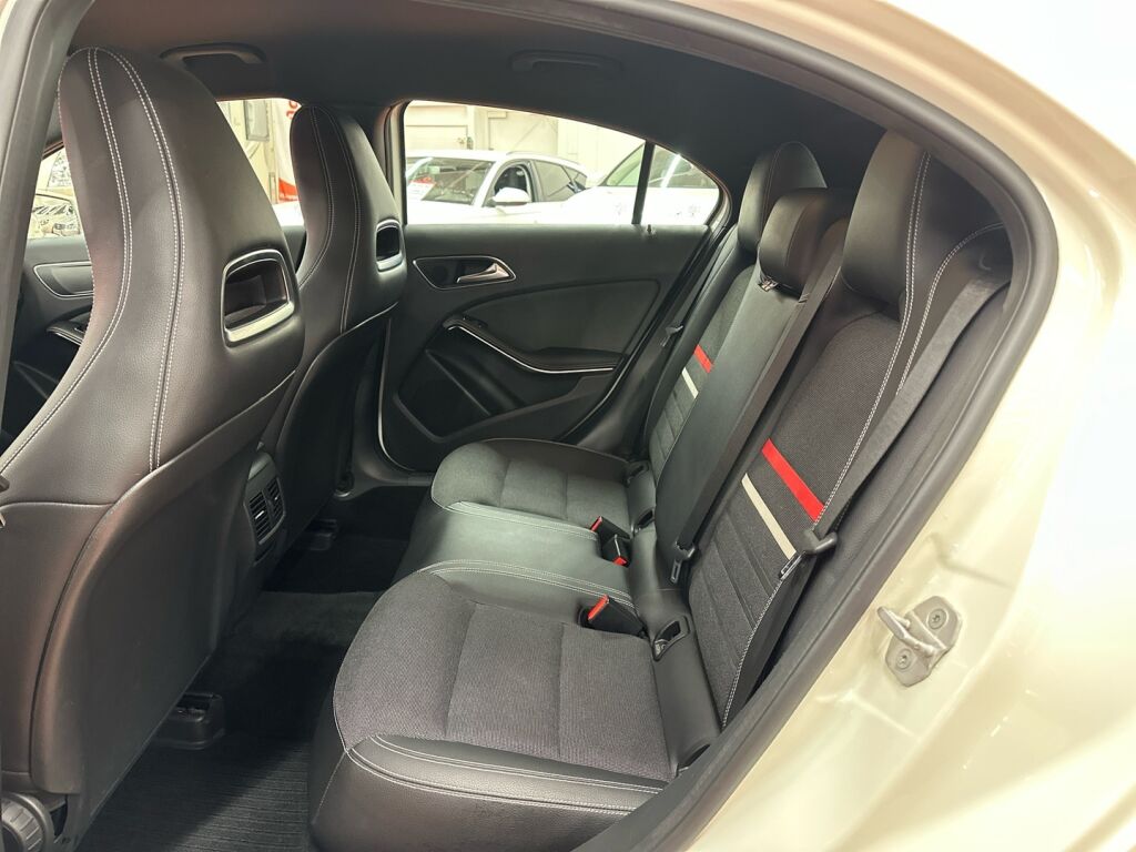 Mercedes-Benz A 2014 Valkoinen