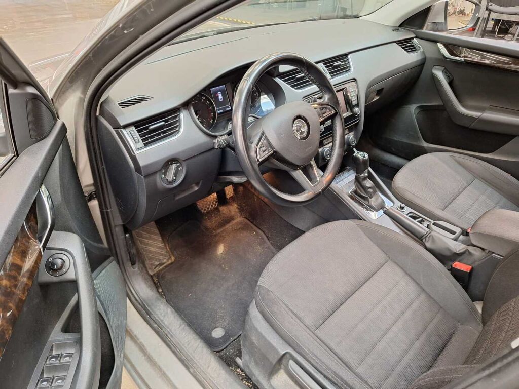 Skoda Octavia 2014 Ruskea (beige)