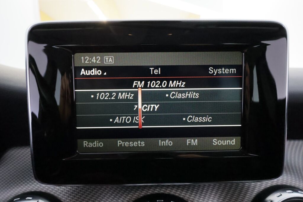 Mercedes-Benz GLA 2015 Musta