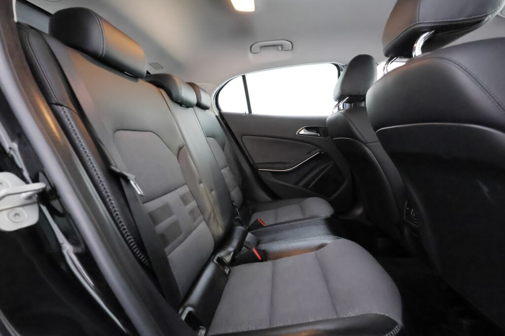 Mercedes-Benz GLA 2015 Musta