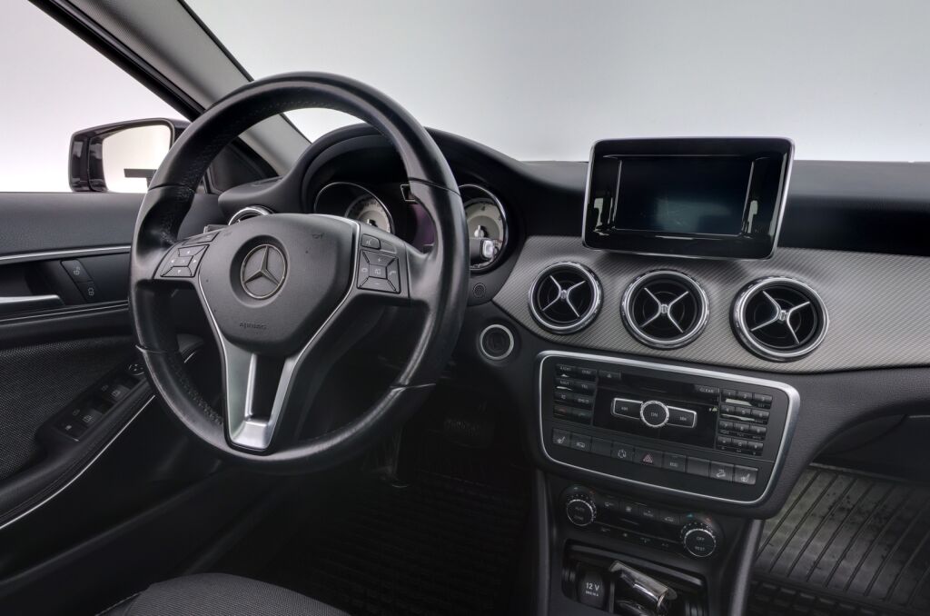 Mercedes-Benz GLA 2015 Musta