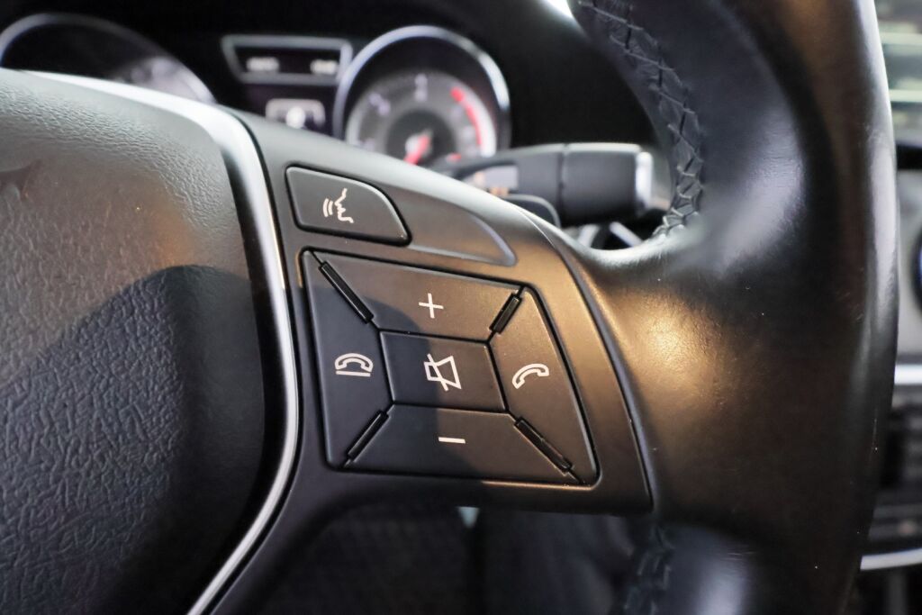 Mercedes-Benz GLA 2015 Musta