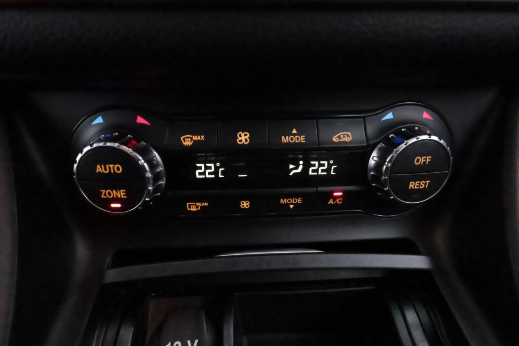 Mercedes-Benz GLA 2015 Musta