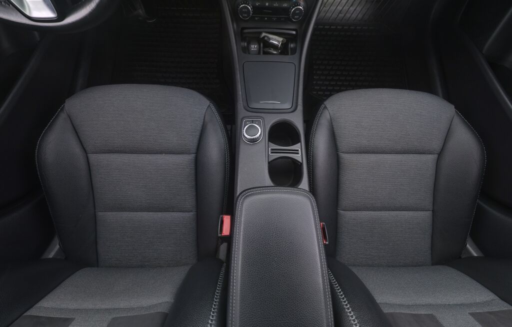 Mercedes-Benz GLA 2015 Musta