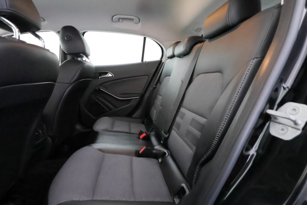 Mercedes-Benz GLA 2015 Musta