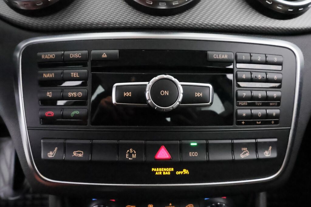 Mercedes-Benz GLA 2015 Musta