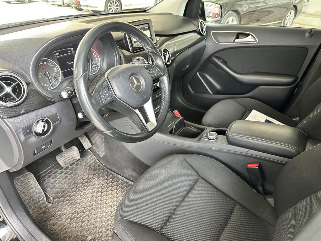 Mercedes-Benz B 2014 Musta