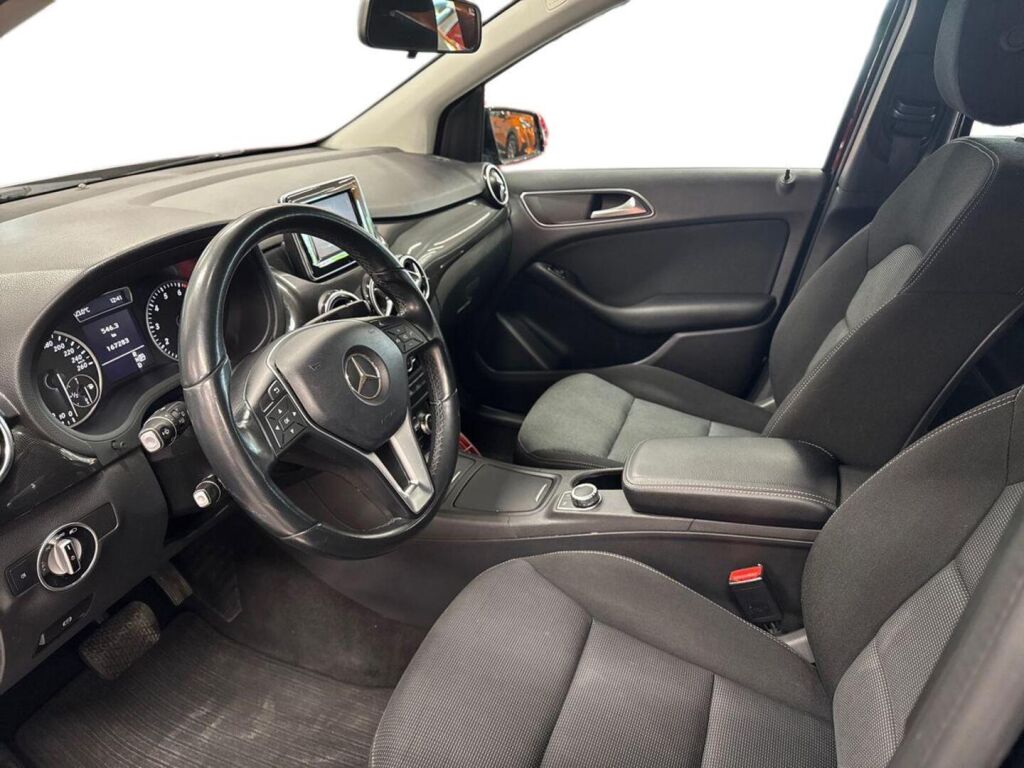 Mercedes-Benz B 2014 Musta