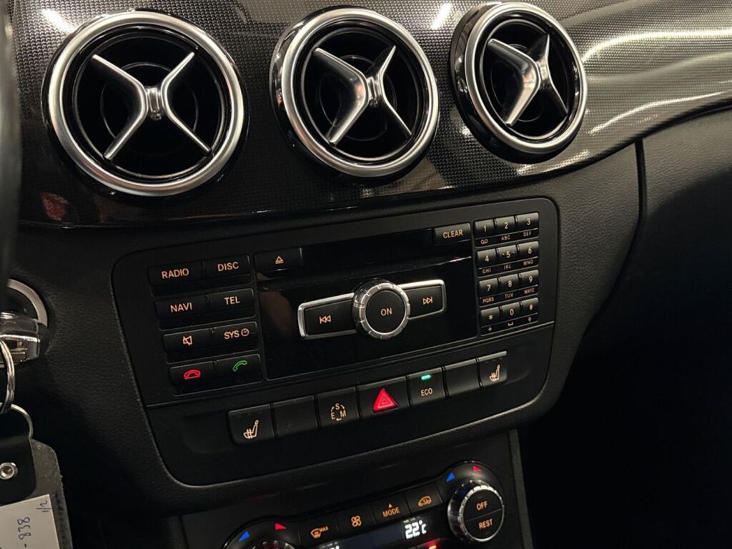 Mercedes-Benz B 2014 Musta