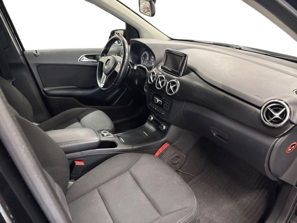 Mercedes-Benz B 2014 Musta
