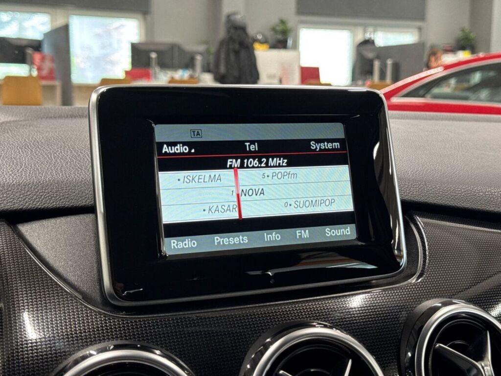 Mercedes-Benz B 2014 Musta