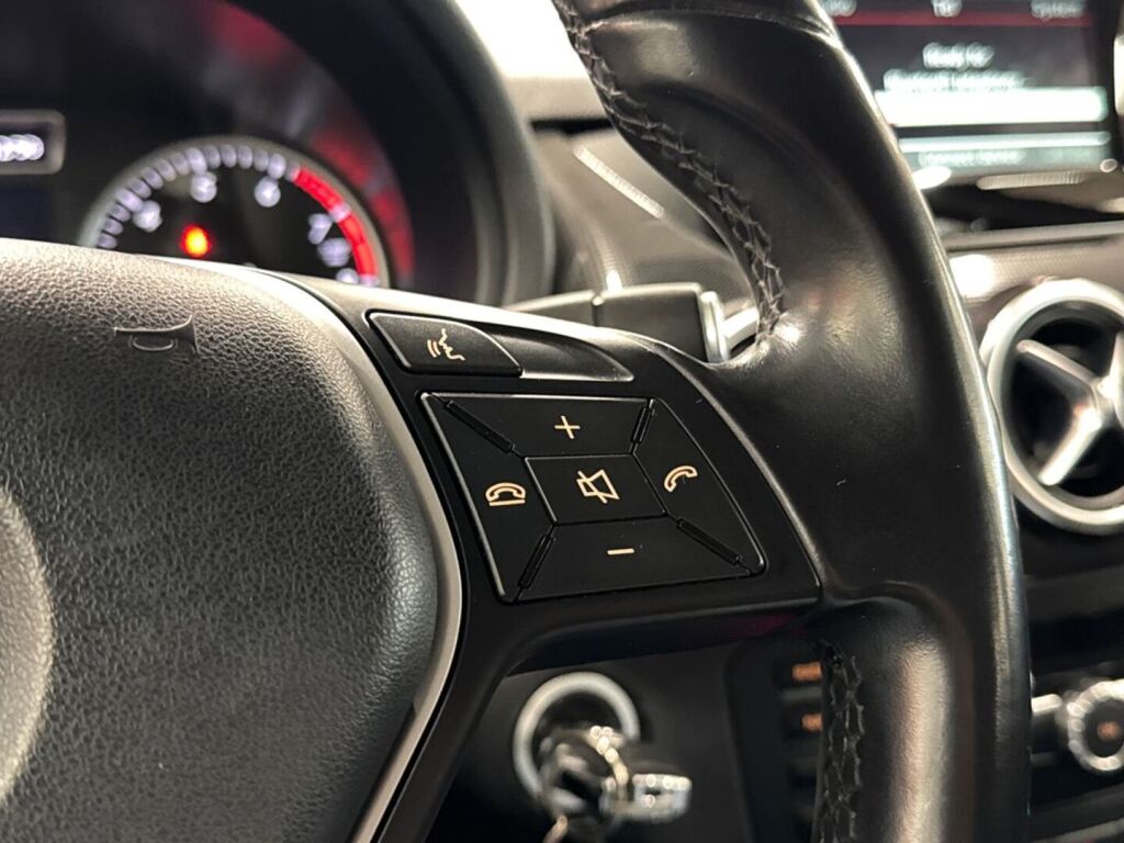 Mercedes-Benz B 2014 Musta