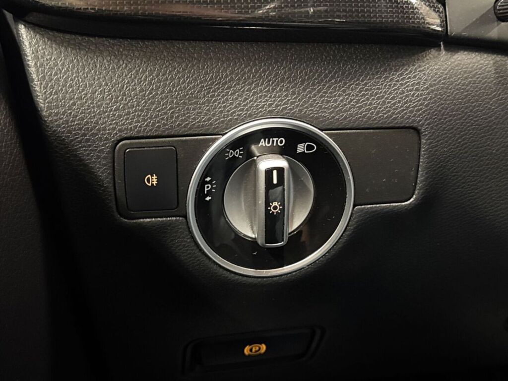 Mercedes-Benz B 2014 Musta