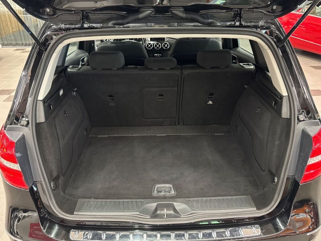 Mercedes-Benz B 2014 Musta