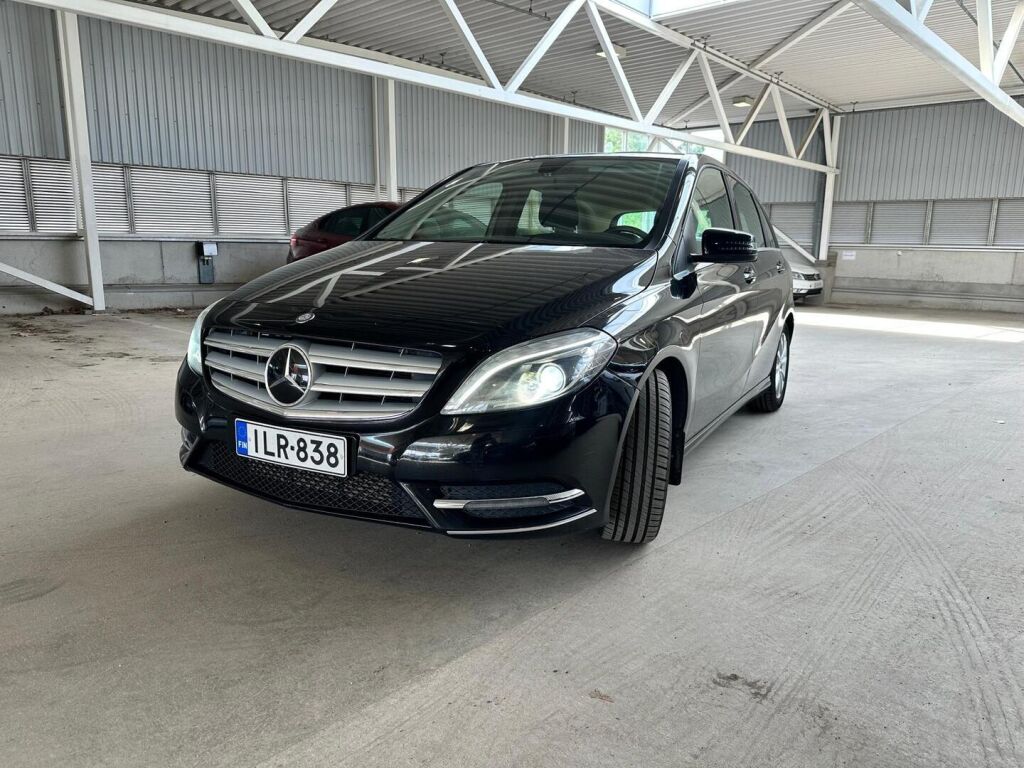 Mercedes-Benz B 2014 Musta