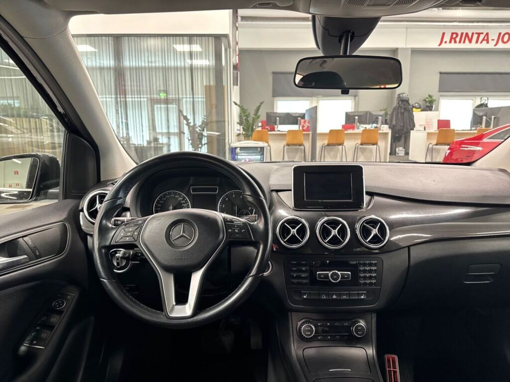 Mercedes-Benz B 2014 Musta