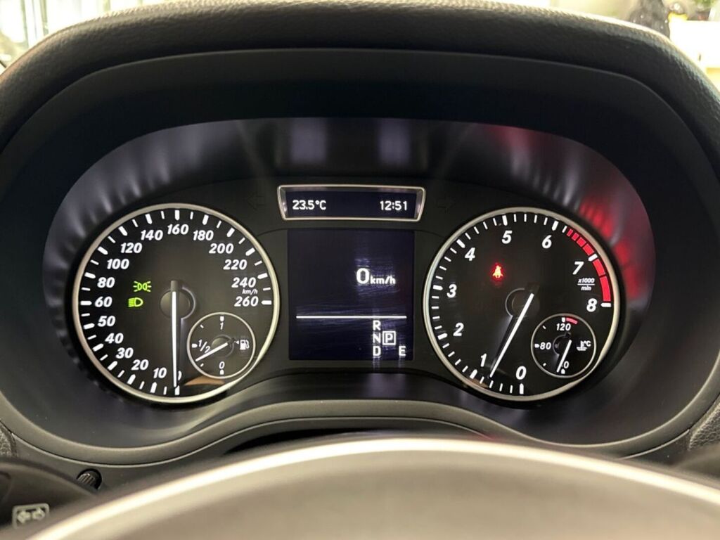 Mercedes-Benz B 2014 Musta