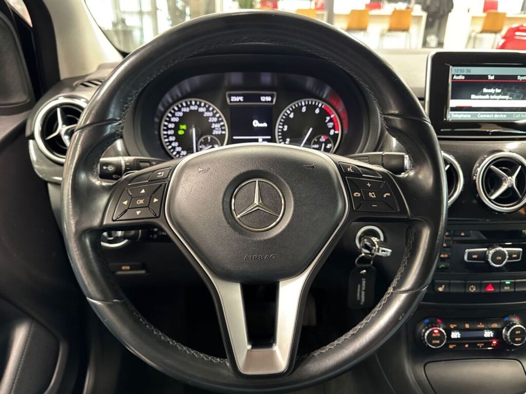 Mercedes-Benz B 2014 Musta