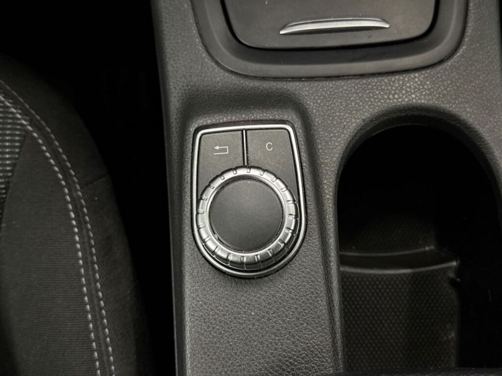 Mercedes-Benz B 2014 Musta