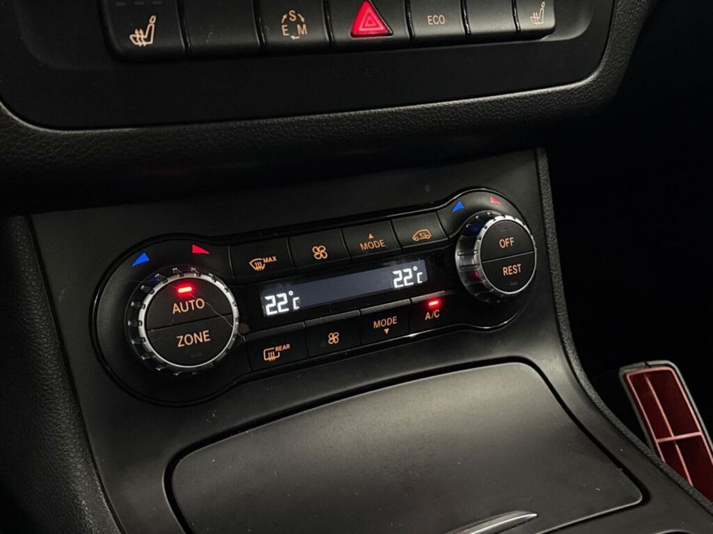 Mercedes-Benz B 2014 Musta