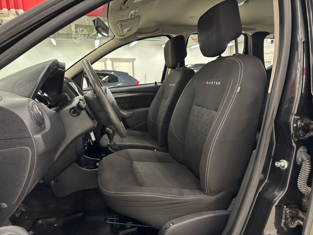 Dacia Duster 2014 Musta