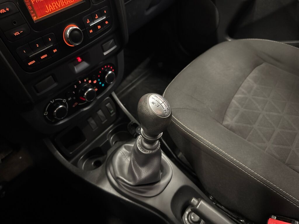 Dacia Duster 2014 Musta