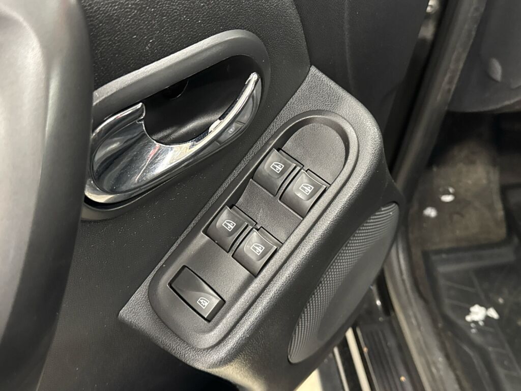 Dacia Duster 2014 Musta