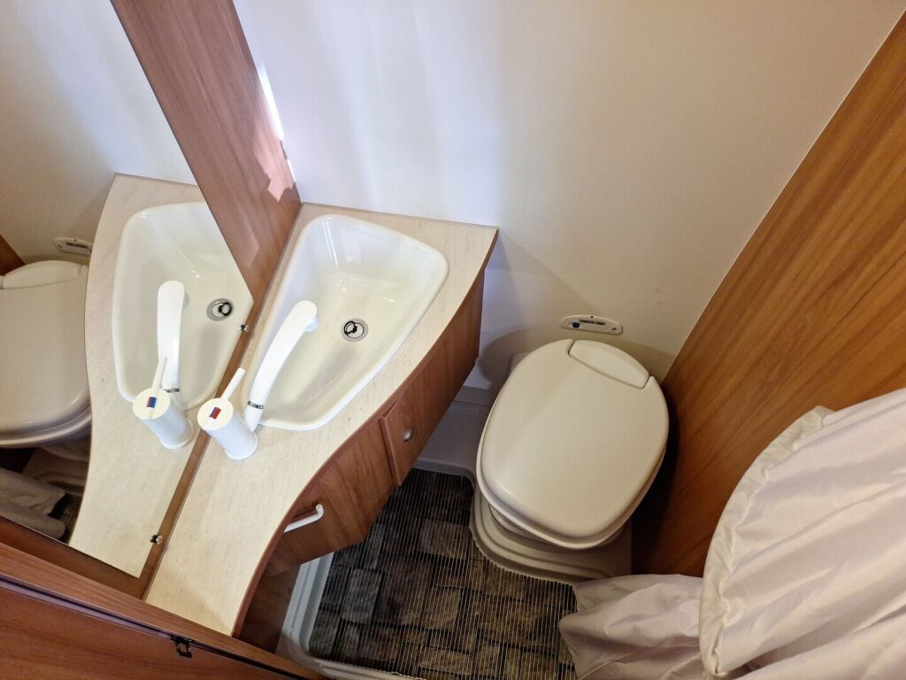 Weinsberg Carabus 2014 Valkoinen