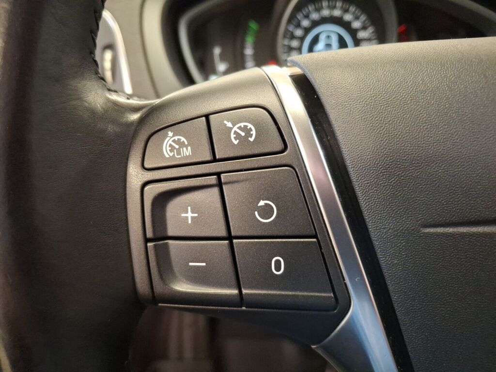 Volvo V40 2014 Punainen