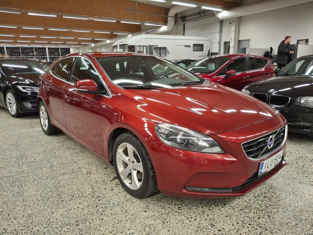 Volvo V40 2014 Punainen