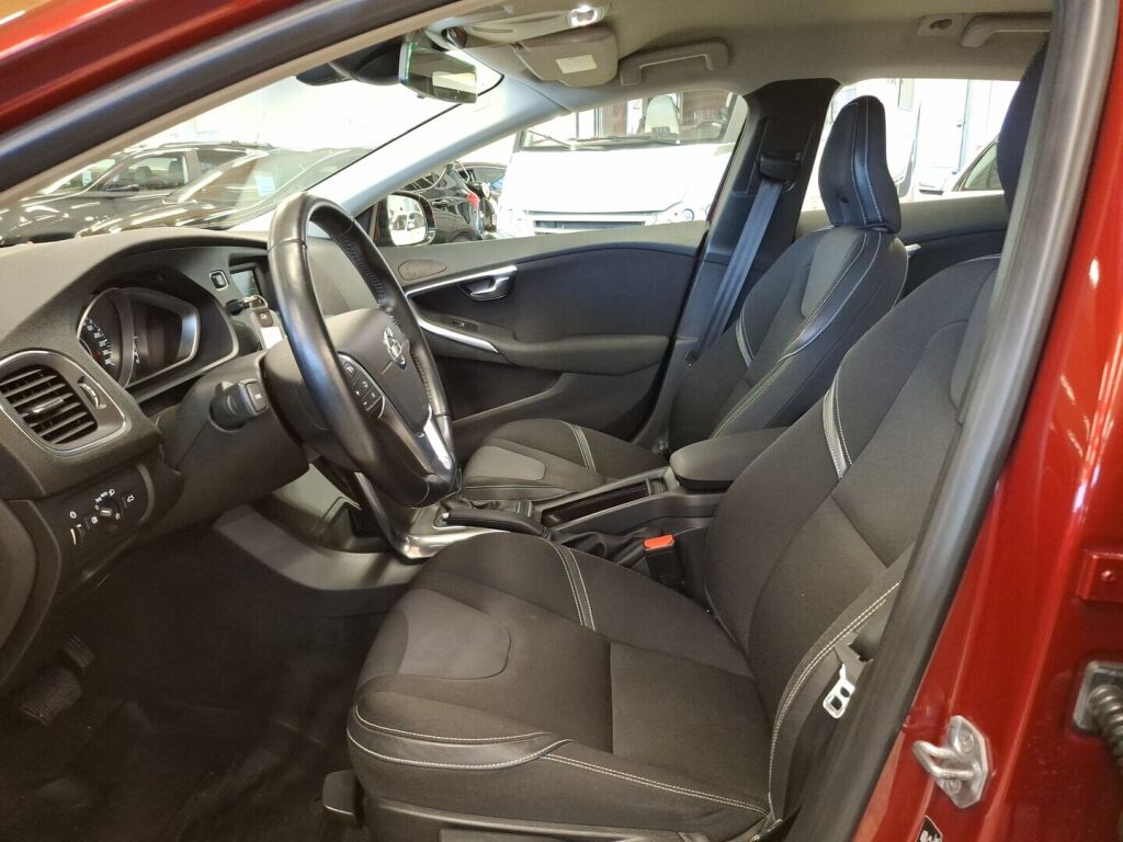 Volvo V40 2014 Punainen