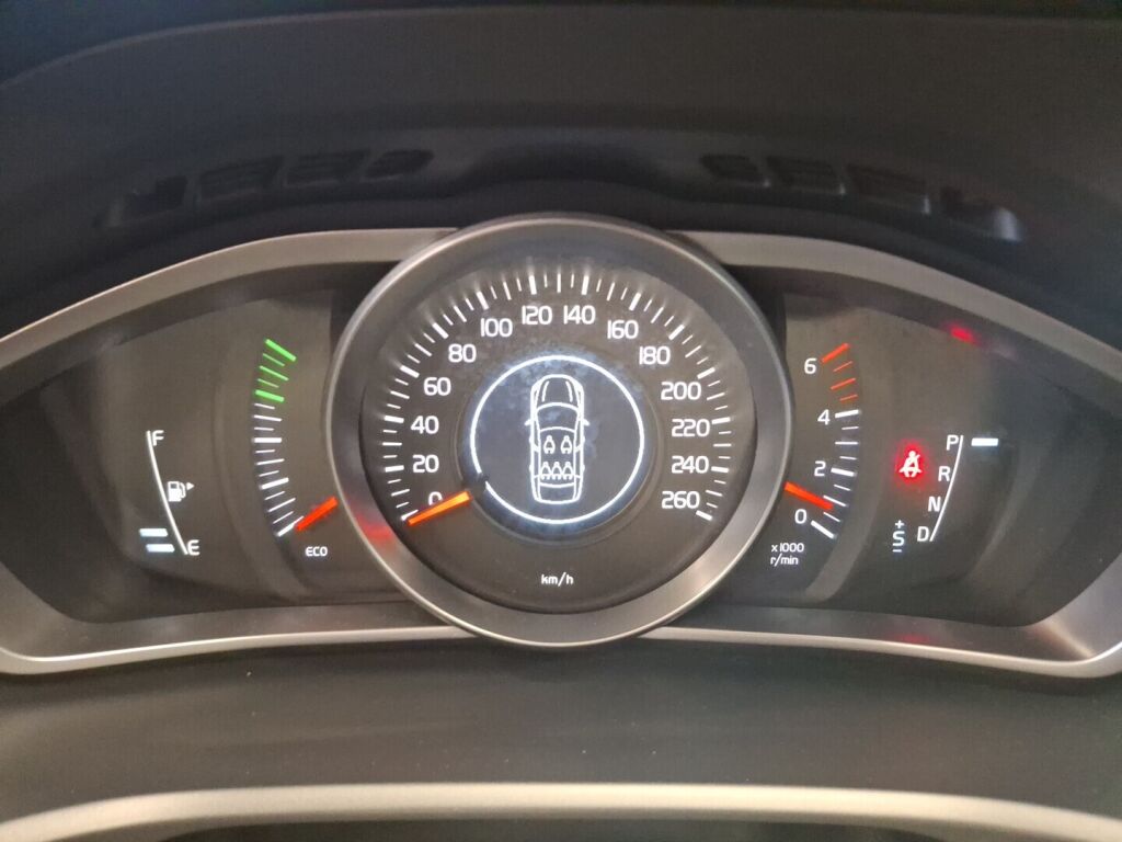 Volvo V40 2014 Punainen