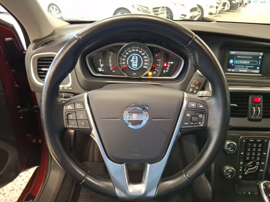 Volvo V40 2014 Punainen