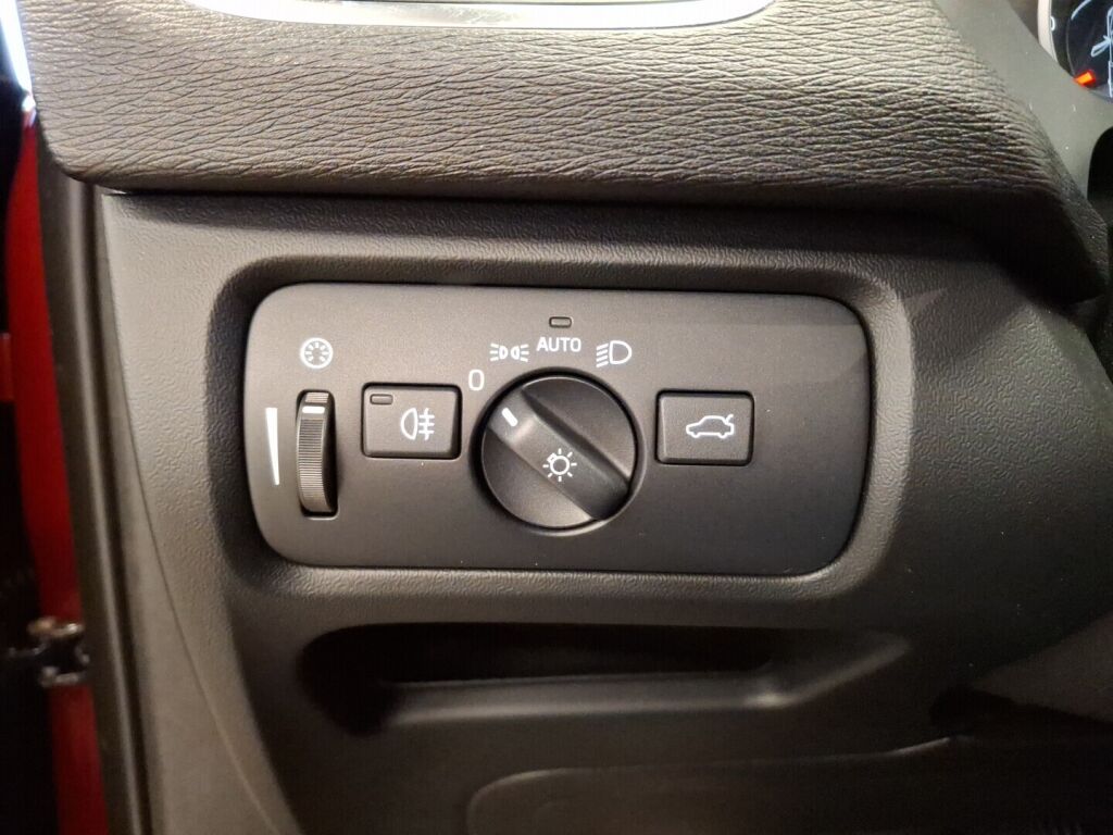 Volvo V40 2014 Punainen