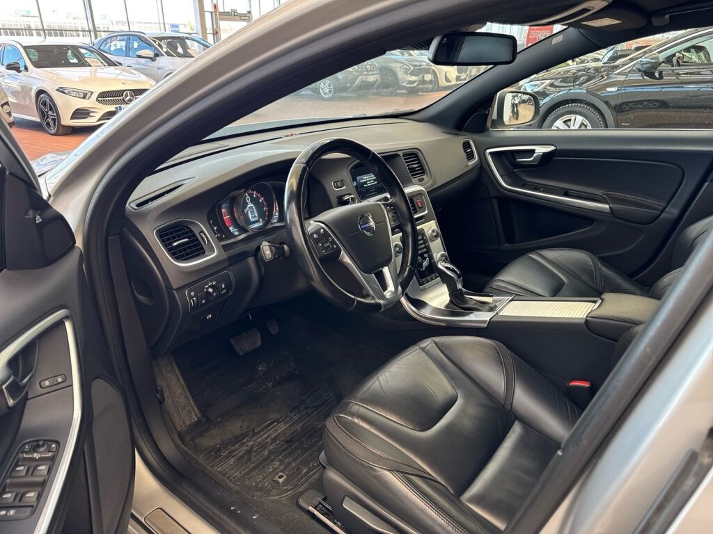 Volvo V60 2016 Harmaa