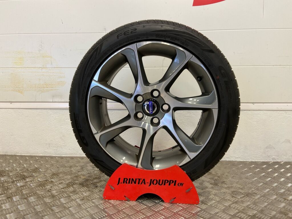 Volvo V40 2015 Musta