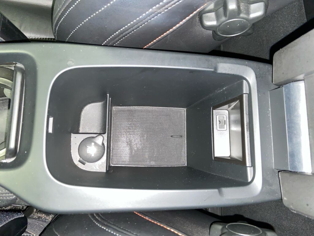 Volvo V40 2015 Musta