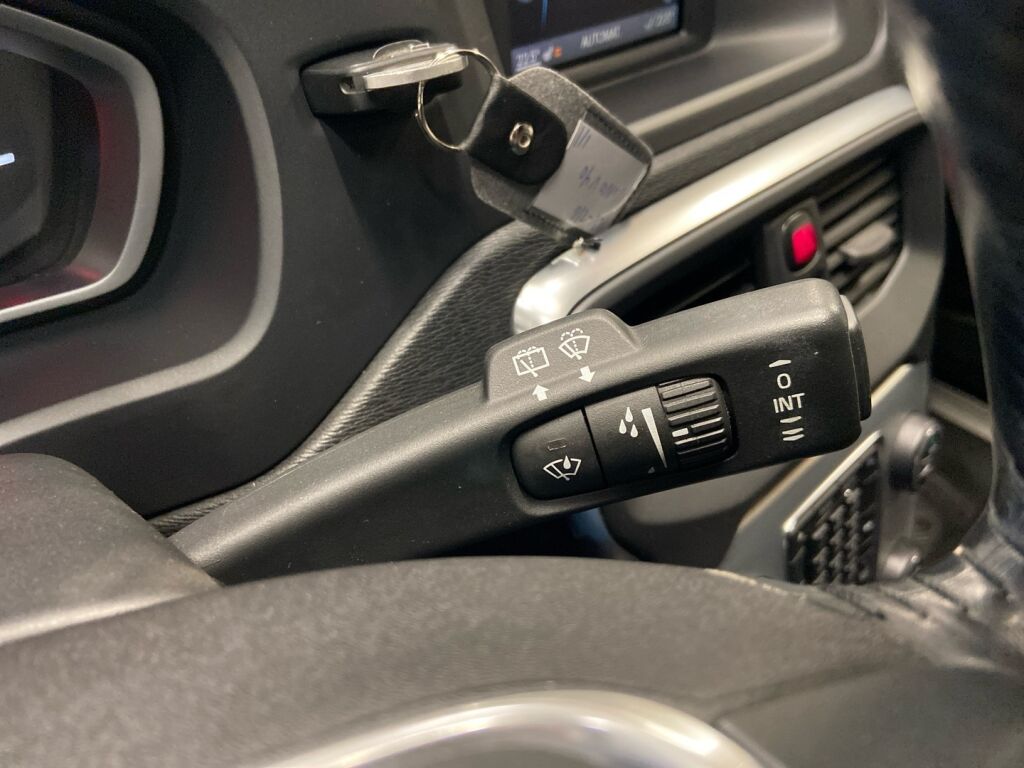 Volvo V40 2015 Musta