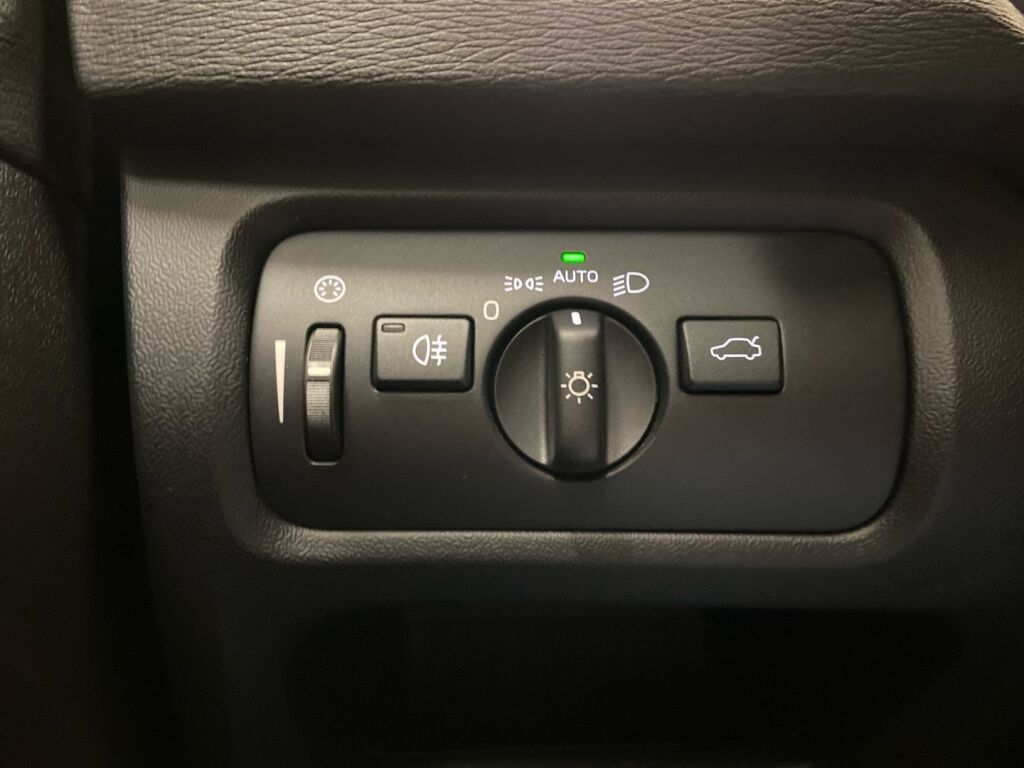 Volvo V40 2015 Musta