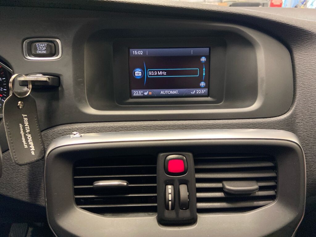 Volvo V40 2015 Musta