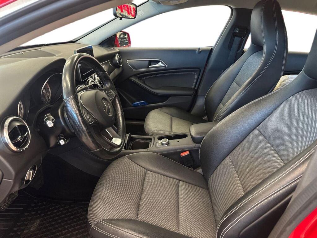 Mercedes-Benz CLA 2015 Punainen