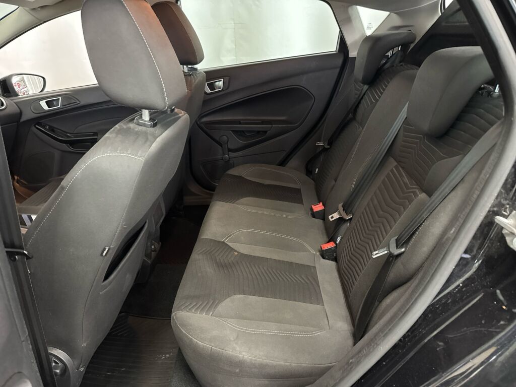 Ford Fiesta 2015 Musta