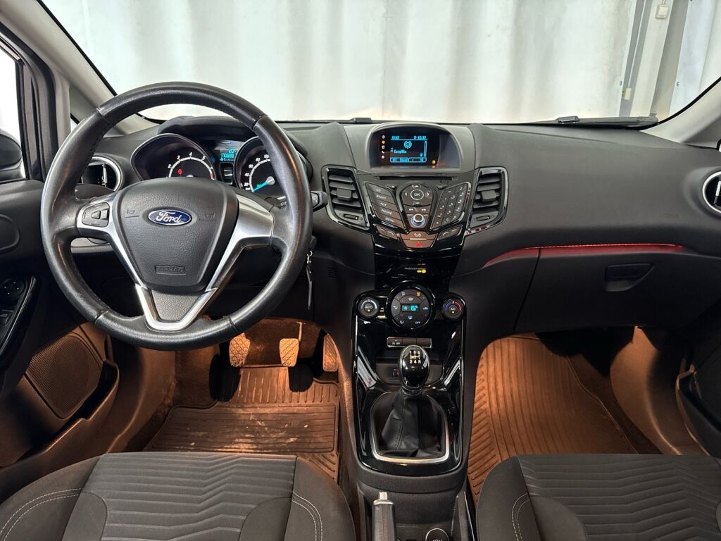 Ford Fiesta 2015 Musta