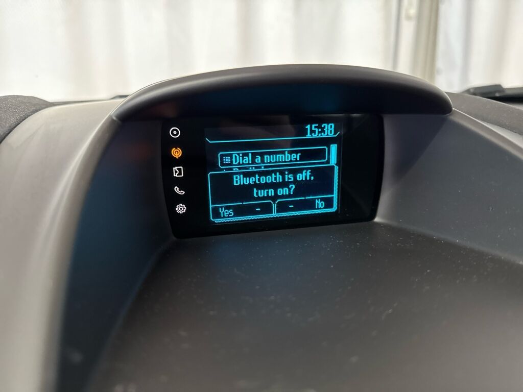 Ford Fiesta 2015 Musta