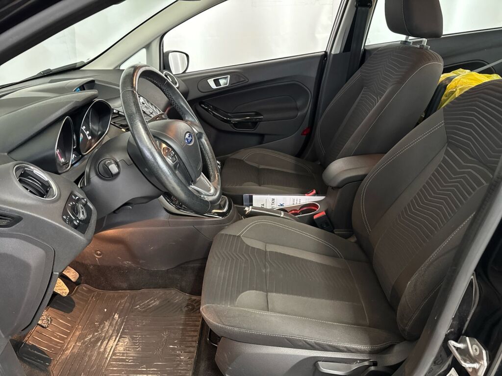 Ford Fiesta 2015 Musta